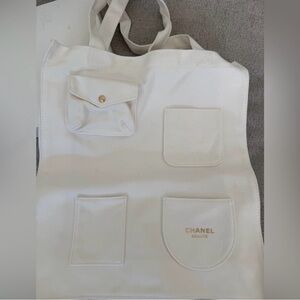 GWP CHANEL white Tote Bag with Front Pocket Detaills